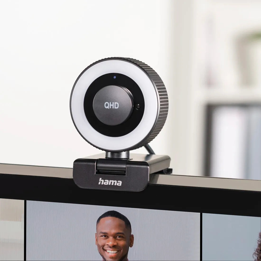 Hama C-850 Pro QHD 2K Webcam with Built-in Ring Light & Remote Control - متجر TT Tab للتقنيات الحديثة