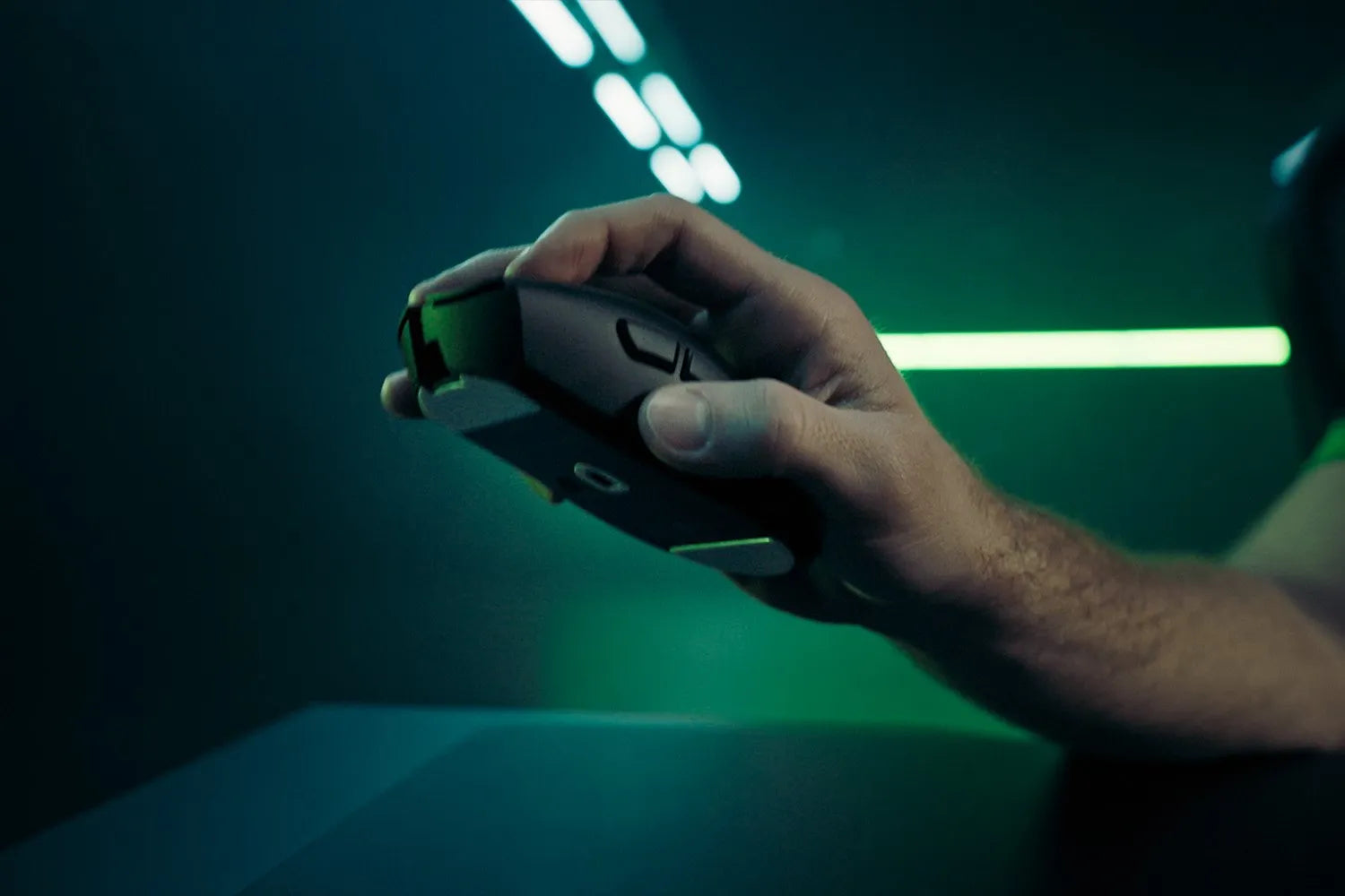 Razer DeathAdder V4 Pro Ultra-lightweight Esports Wireless Gaming Mouse - متجر TT Tab للتقنيات الحديثة