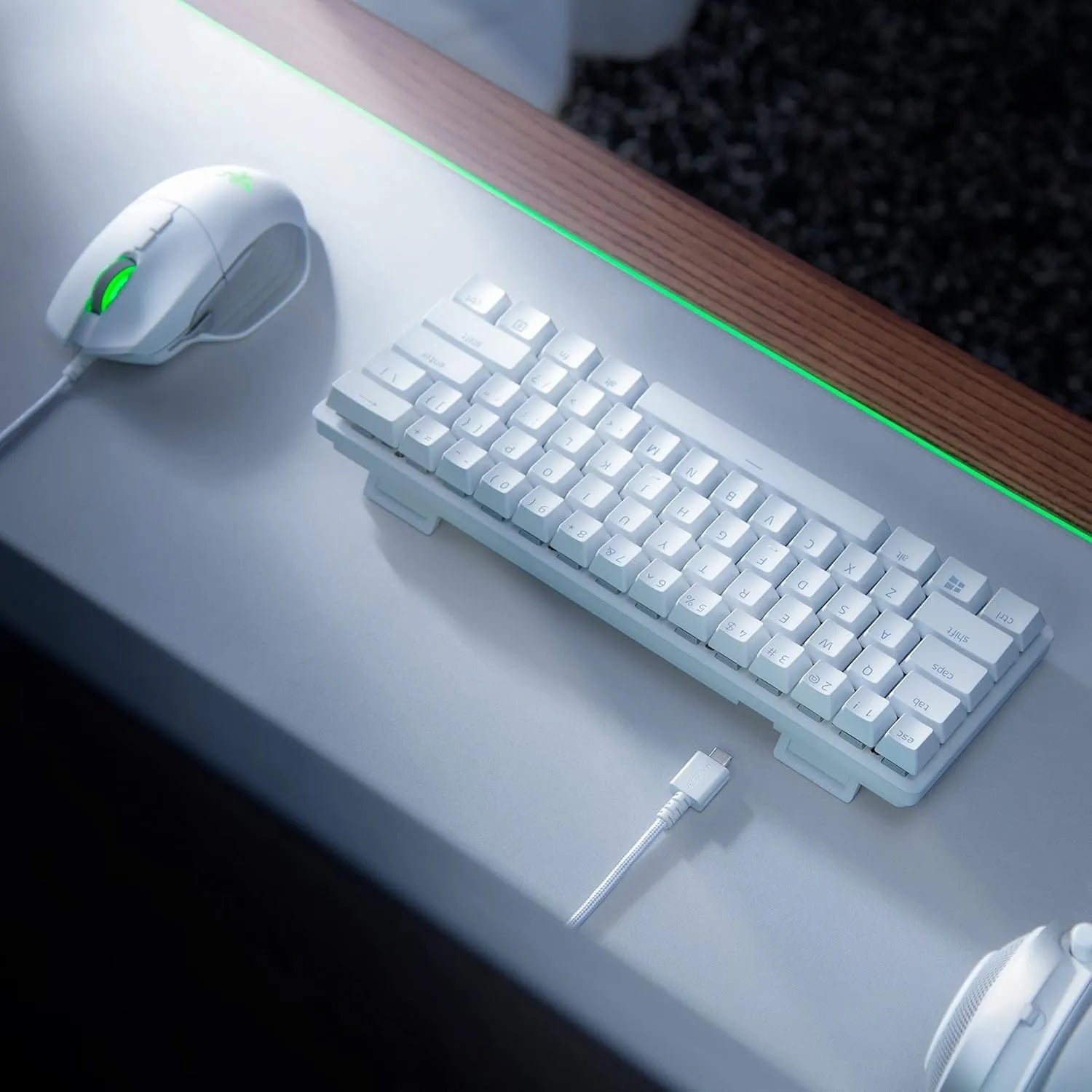 Razer Goliathus Chroma Soft Gaming Mouse Mat with Razer Chroma Extended Mercury - متجر TT Tab للتقنيات الحديثة