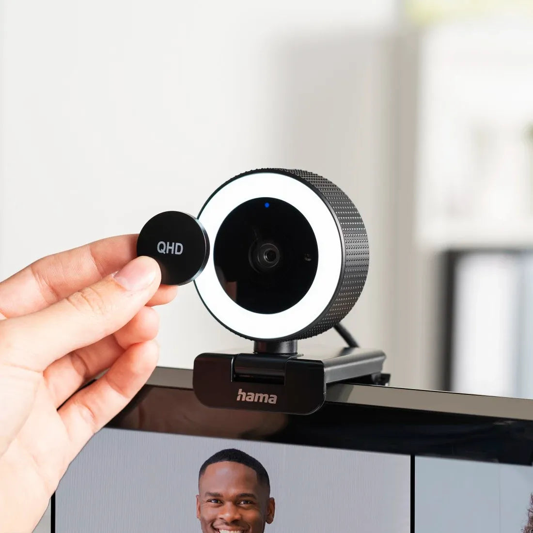 Hama C-850 Pro QHD 2K Webcam with Built-in Ring Light & Remote Control - متجر TT Tab للتقنيات الحديثة