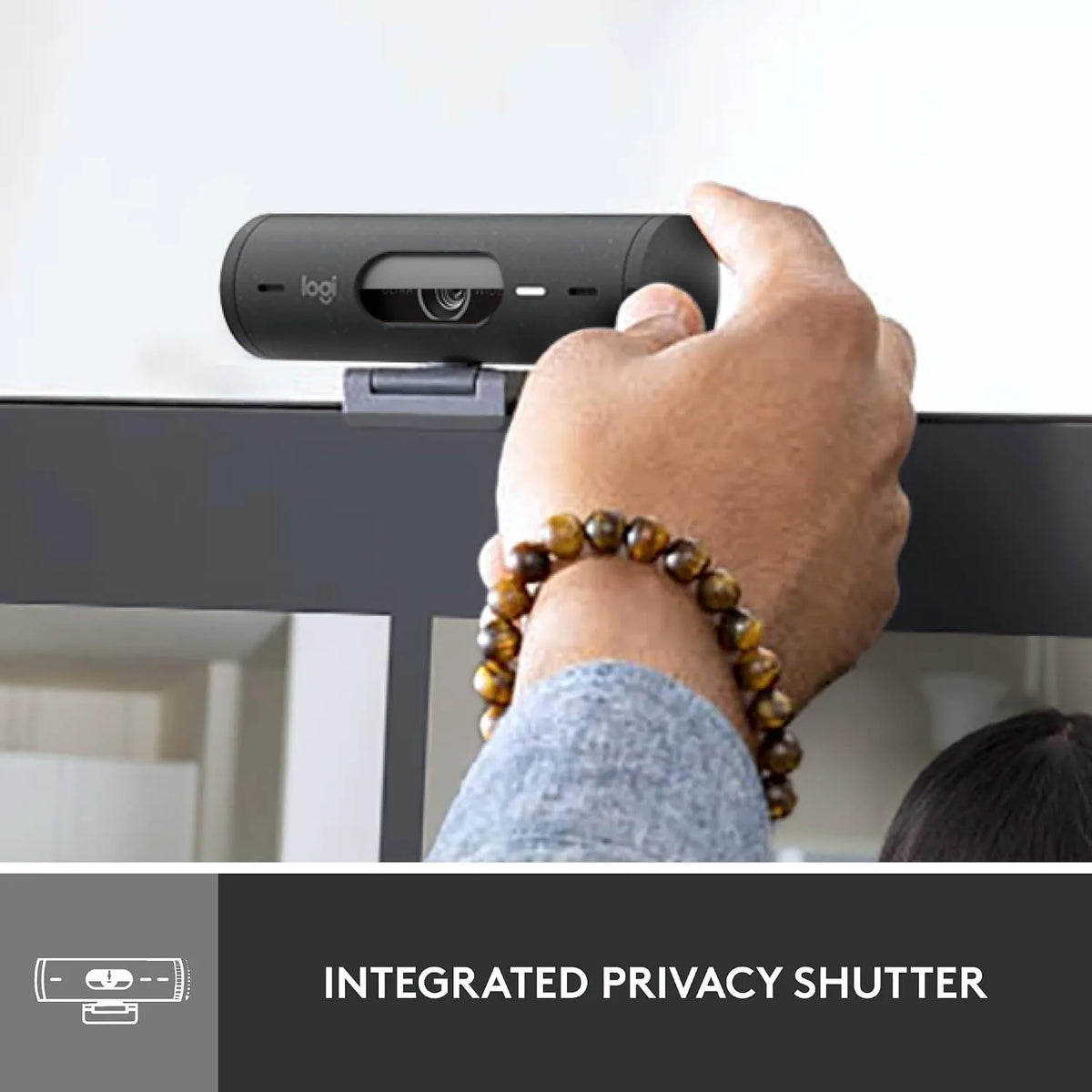 Logitech Brio 500 Full HD Webcam with Auto-Framing, HDR & Show Mode - متجر TT Tab للتقنيات الحديثة