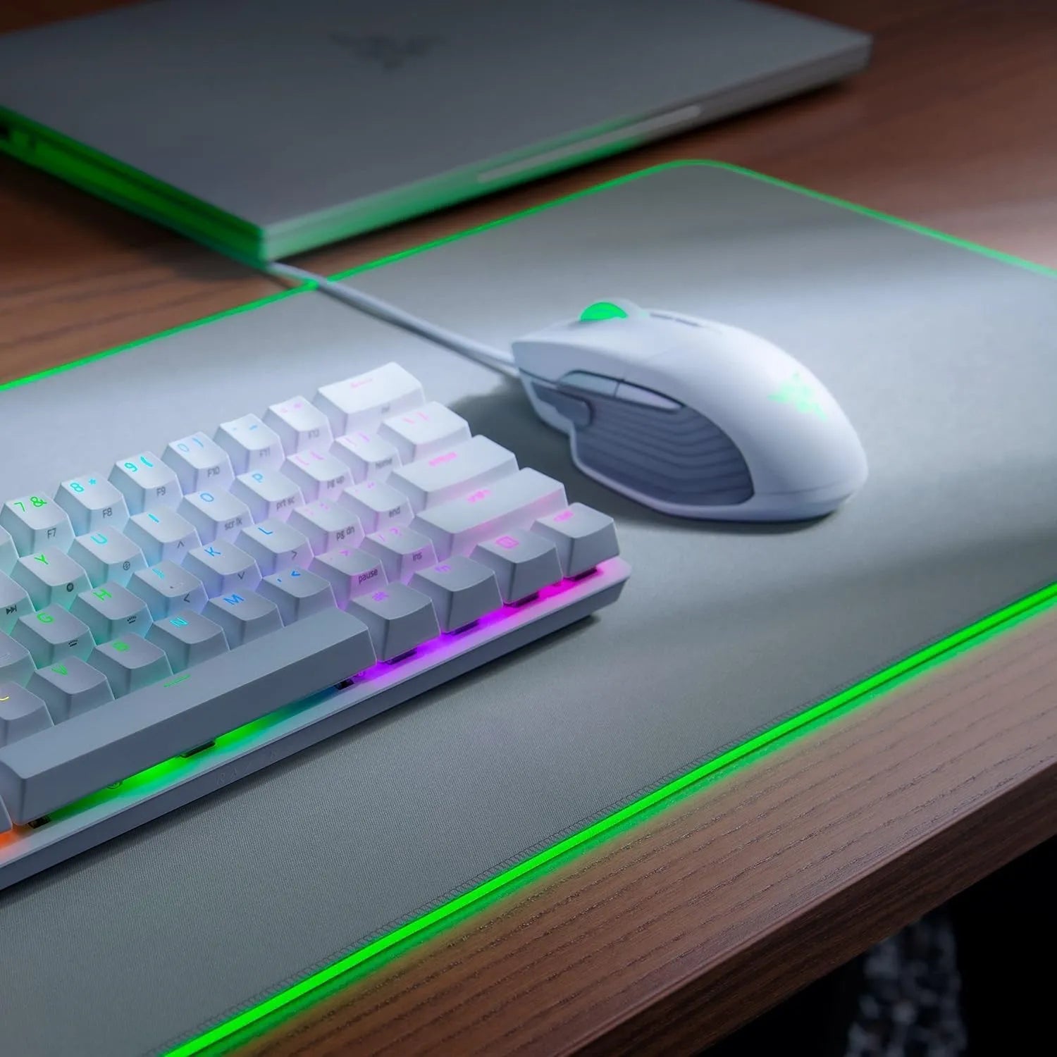 Razer Goliathus Chroma Soft Gaming Mouse Mat with Razer Chroma Extended Mercury - متجر TT Tab للتقنيات الحديثة