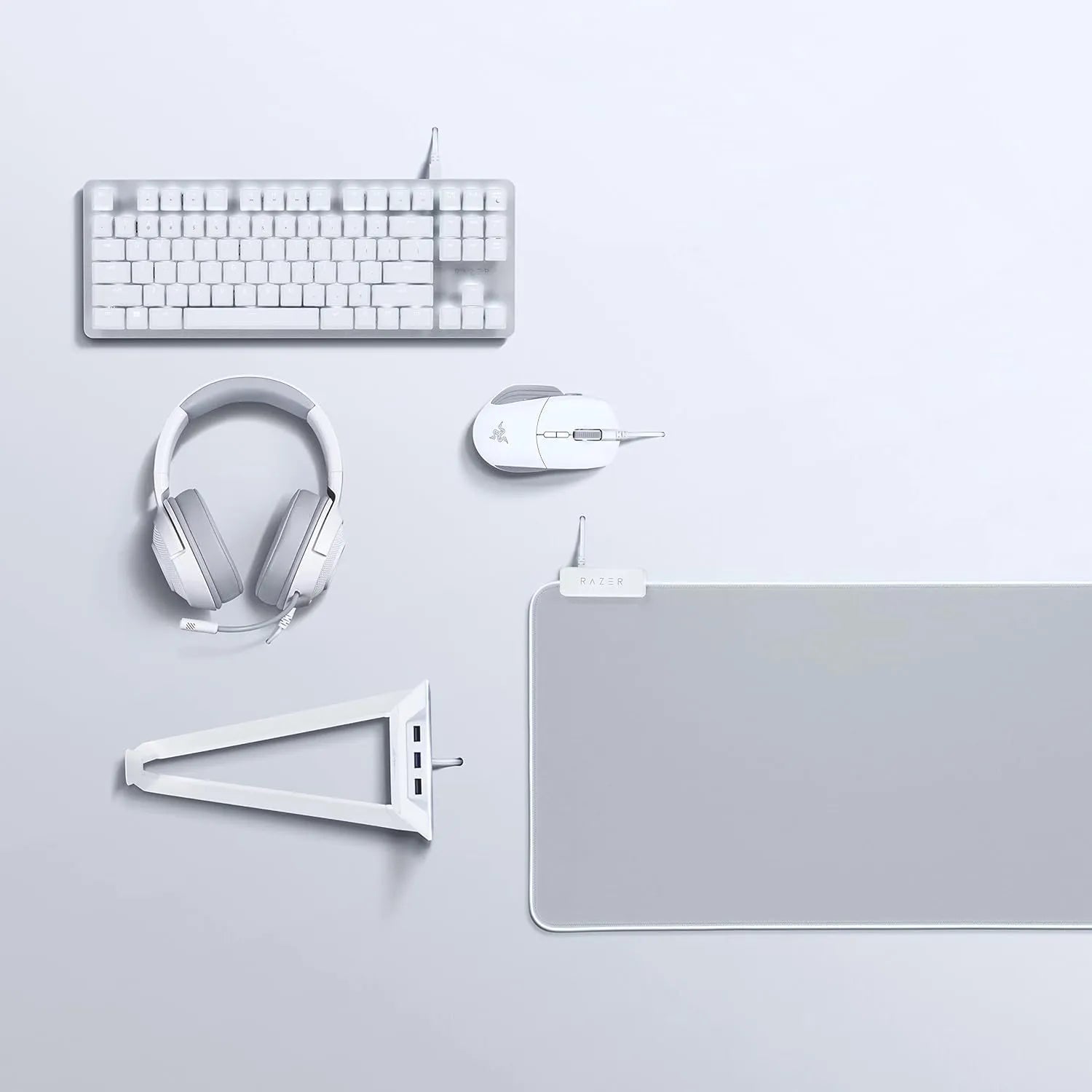 Razer Goliathus Chroma Soft Gaming Mouse Mat with Razer Chroma Extended Mercury - متجر TT Tab للتقنيات الحديثة