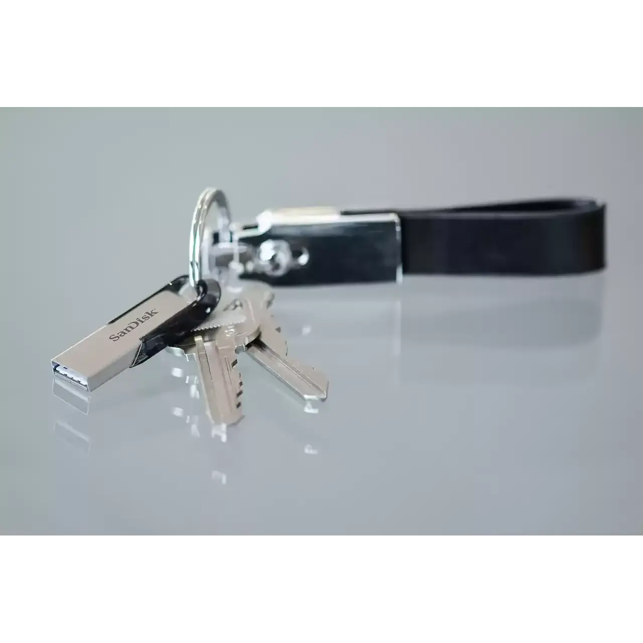 SanDisk Ultra Flair USB 3.0 Flash Drive Read Up to 150MBps - متجر TT Tab للتقنيات الحديثة