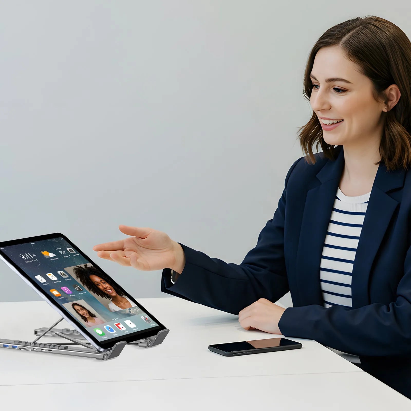 Unitek D1137AGY01 USB-C Foldable Laptop Stand with Docking Station - متجر TT Tab للتقنيات الحديثة